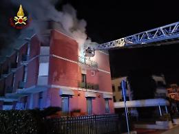 Terrore all'ex Hotel de la Ville: incendio divampa agli ultimi piani
