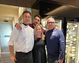 Il premier Giorgia Meloni a pranzo da Romolo al Porto