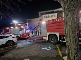 Incendio nella notte nella sede comunale di via Matteotti