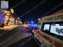 Rissa al McDonald's, locali vietati per cinque giovani