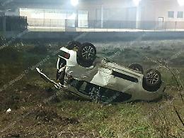 Finì fuori strada con l'auto: era stato speronato