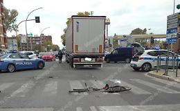 Ciclista investito in via Romagnoli, parola alla perizia
