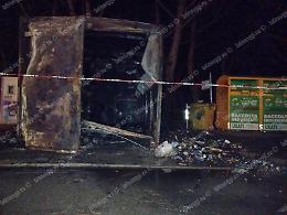 Incendio nell'isola ecologica, disastro sfiorato