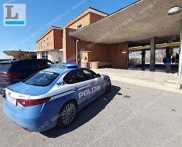 Follia sul treno armato di forbici: straniero fermato
