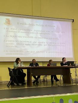 "Questo non è amore", proseguono gli incontri della Questura nelle scuole