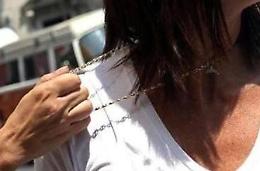 Ladre di catenine finiscono in arresto