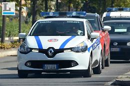 Provoca un incidente e si dilegua. La Polizia Locale cerca l'auto “pirata”