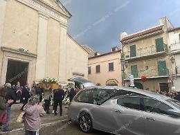 Applausi, rombo dei motori e fumogeni bianco-azzurri per l'addio a Daniel
