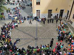 Colori ed emozioni, la marcia della pace a Formia