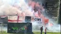 Insulti, fumogeni e botte nel derby di calcio dilettanti: ferito un tifoso