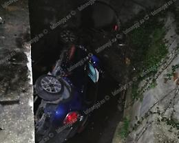 Incidente sull'Ardeatina, l'auto finisce nel fosso