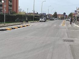 Pista ciclabile "pericolosa", smontato il tratto finale in via Toscanini