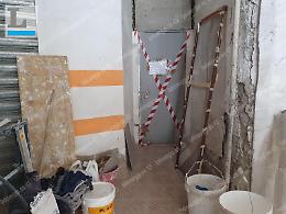 Una casa nel magazzino, scatta il sequestro