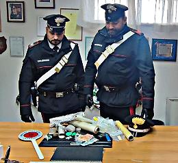 Trovata con oltre tre etti di hashish e altro stupefacente, arrestata