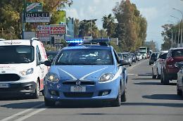Rapina una donna, arrestato