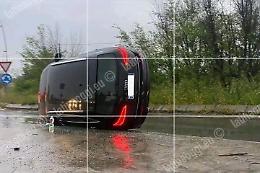 Incidente sulla Pontina, suv si ribalta
