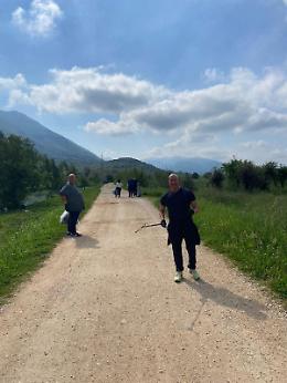 Volontari e detenuti puliscono il fiume Aniene