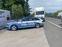 Mezzo pesante percorre a zig-zag la Pontina, veicolo fermato