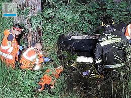 Schianto in auto, grave un uomo