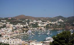 Sull'isola di Ponza manca la benzina
