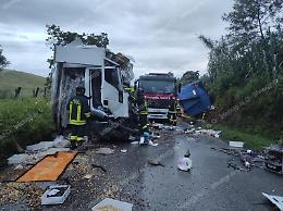 Incidente frontale tra camion,  un morto e due feriti tra Giulianello e Lariano