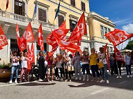 Mense scolastiche, protesta sotto al Comune di Anzio