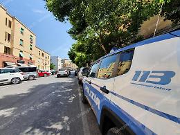 Una furia in strada, reagisce ai poliziotti: è  il terzo arresto