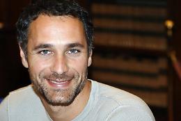 Raoul Bova a sorpresa sul set a San Felice Circeo