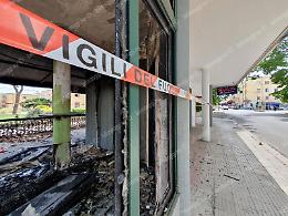 Chiosco bar a fuoco in pieno centro Fiamme appiccate nella veranda