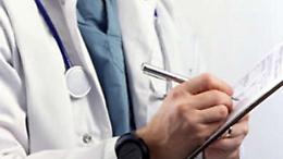 Medico indagato per violenza sessuale, la denuncia di una donna