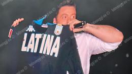 Tiziano Ferro e   Latina: "prometto che presto canteremo sotto il nostro cielo"
