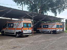 L'ambulanza è ferma e si attendono risposte per la sede della Croce Azzurra