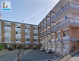 Gli negano il rinnovo della patente, aggredisce i medici