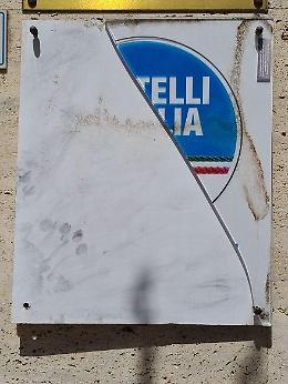 Atti vandalici contro la sede della Federazione Provinciale di Fratelli d'Italia