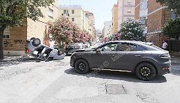 Latina, incidente alle spalle del Tribunale: una Panda si ribalta