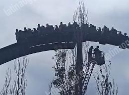 Bloccati sulle montagne russe, il salvataggio dei Vigili del Fuoco