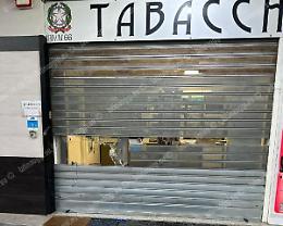 Assalto notturno al tabacchi, i carabinieri ritrovano l'auto usata per il furto