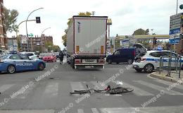 Ciclista investito e ucciso sulle strisce, inchiesta al giro di boa