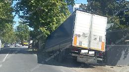 Camion perde il rimorchio sulla Nettunense