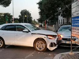 Scontro tra due auto in Via De Gasperi