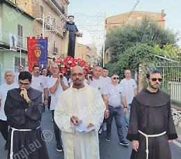 Parroco trasferito, i fedeli si ribellano: "Padre Agostino resti a Tufo"