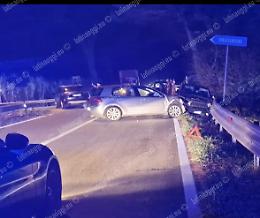 Grave incidente sull'Appia, 3 auto coinvolte. Ferite cinque  persone