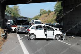 Tamponamento sulla Pontina, feriti due anziani