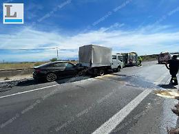 Incidente  tra auto e furgone: Pontina chiusa