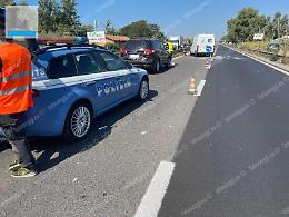 Tamponamento tra due auto e un furgone sulla Pontina, strada parzialmente chiusa