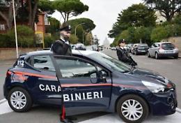 Tentano di truffare un'anziana ma vengono scoperti dai carabinieri