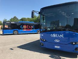 Palpeggia una minore che va a scuola sul bus
