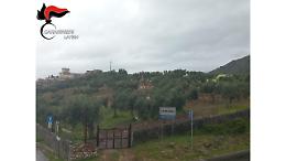 Movimentavano terra in un'area con vincoli paesaggistici: scatta il sequestro