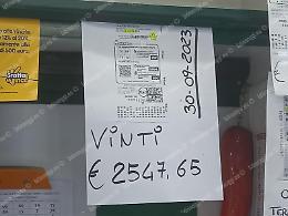 Superenalotto fortunato per una donna, vinti 2547 euro alla tabaccheria Palumbo