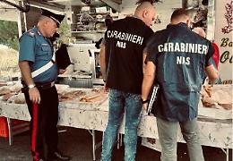 Nas in azione nei mercati settimanali: sequestrati prodotti ittici e salumi